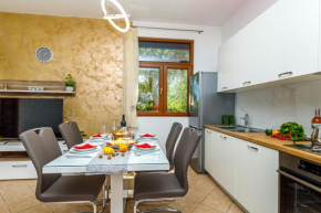 Отель Apartments Kiki 150 METERS TO THE BEACH  Банёле